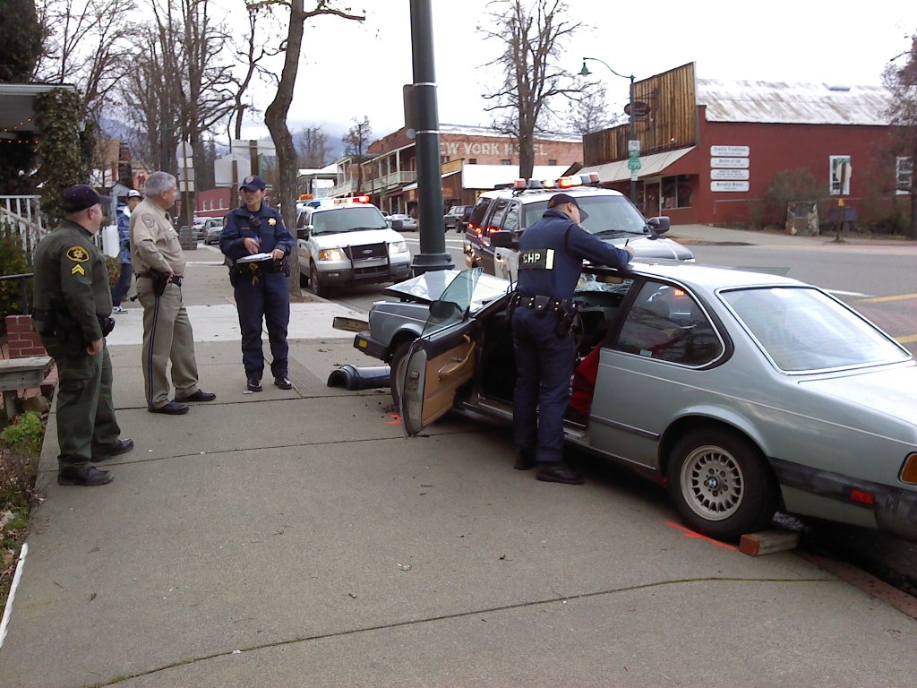 loading Gallery/Action/Accident 5feb10/fullsize/100205 008.jpg... or select a thumbnail